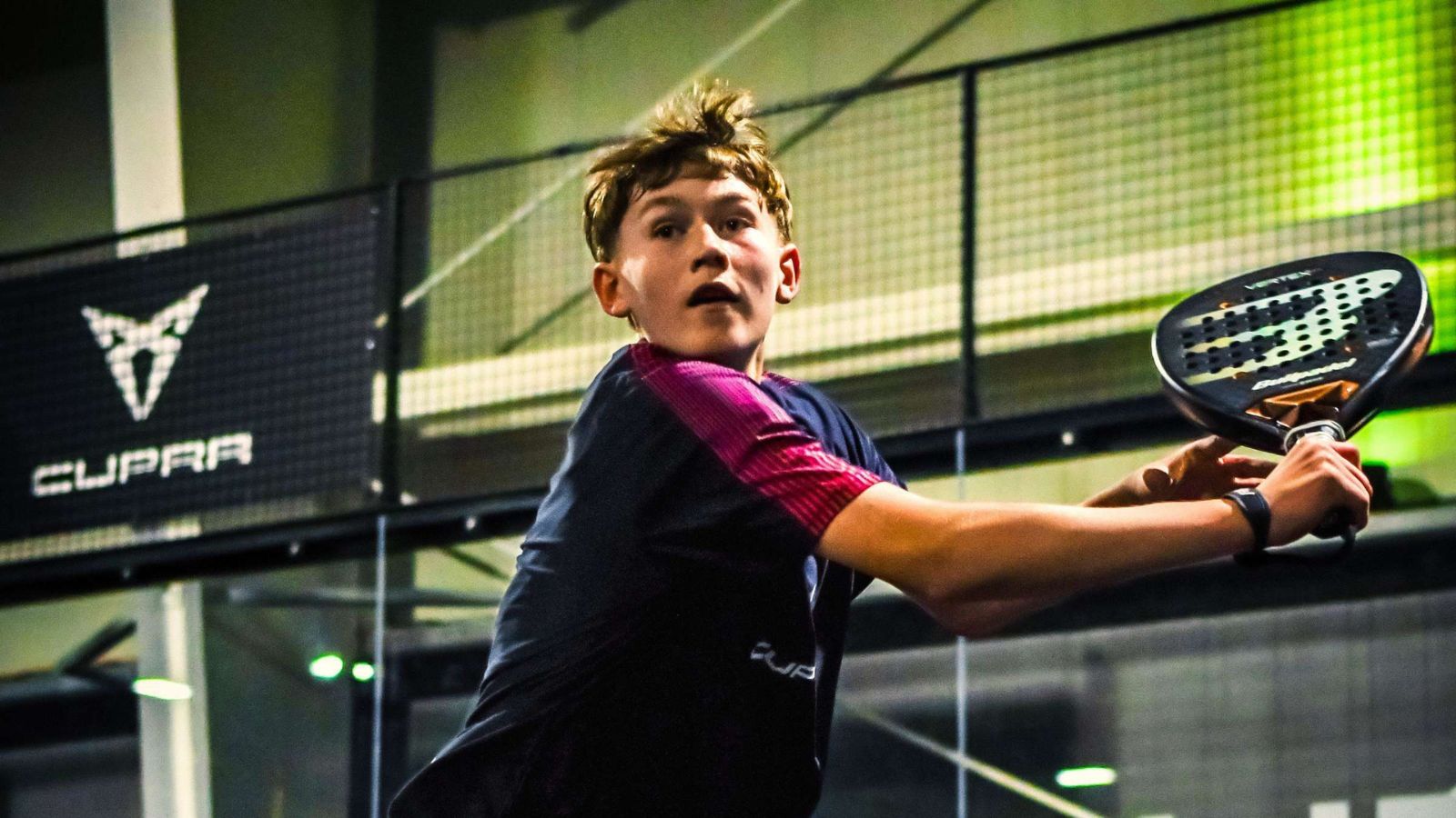 Junger Padelspieler beim Training, Symbolbild für ein Nachwuchstalent
